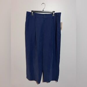 Woman’s Belk Cropped Pants Size XL
